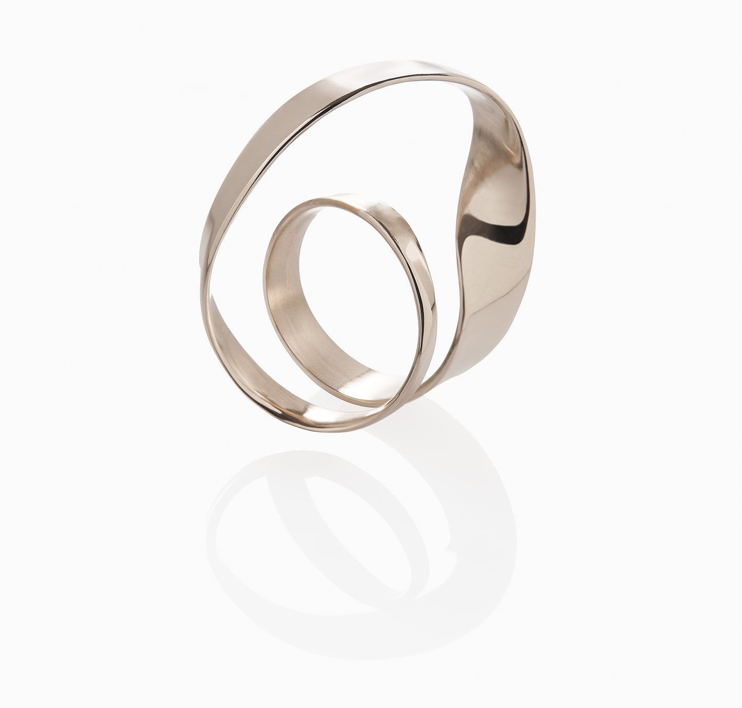 MOEBIUS 18 Carat Champagne Gold Ring