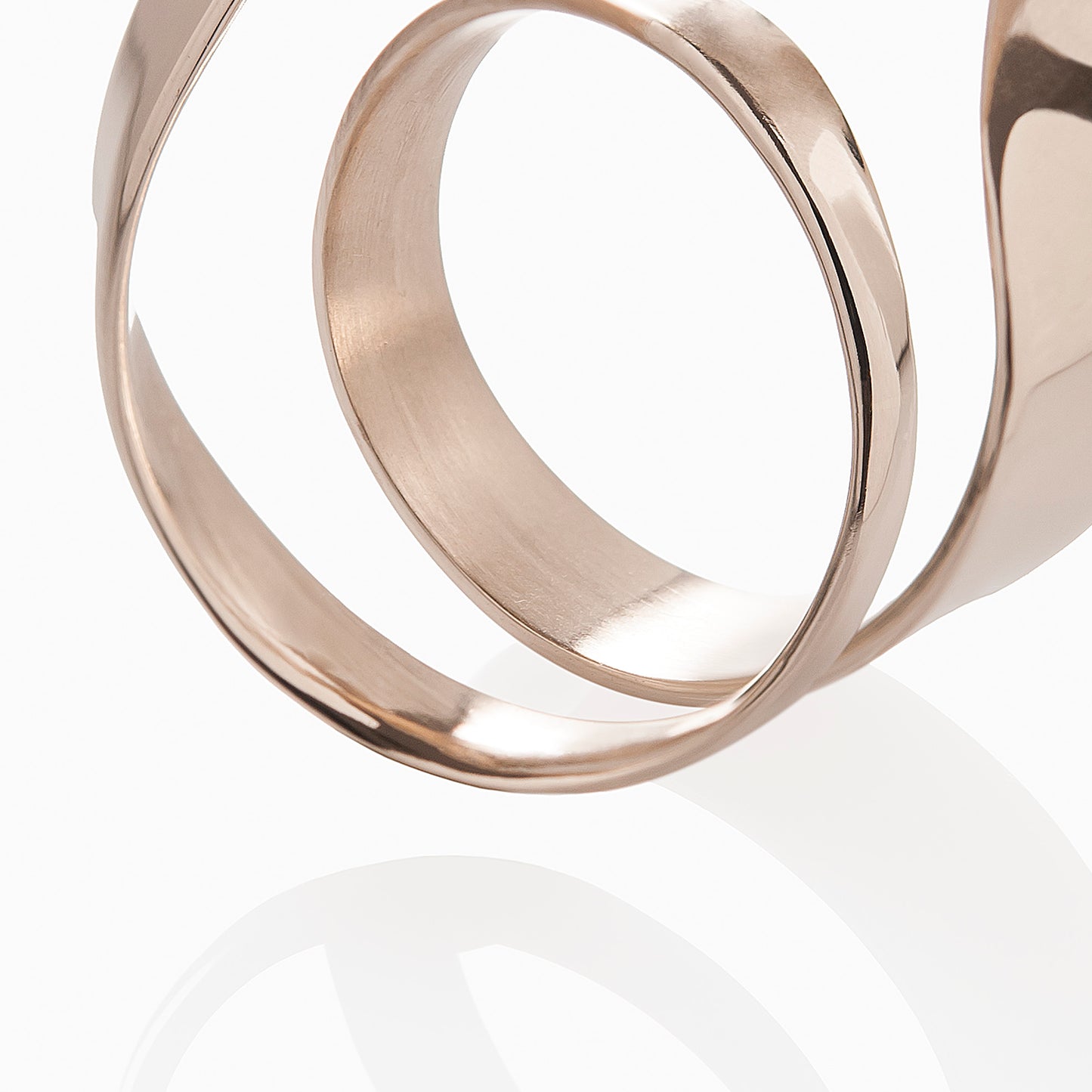 MOEBIUS 18 Carat Champagne Gold Ring